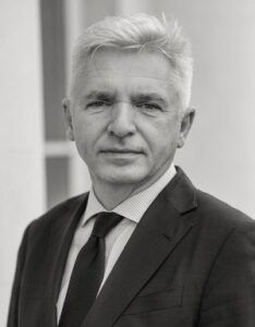 NOTARIUSZ Robert Dor