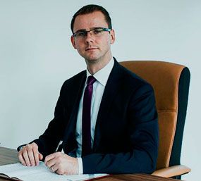 NOTARIUSZ Maciej Szczęsnyr